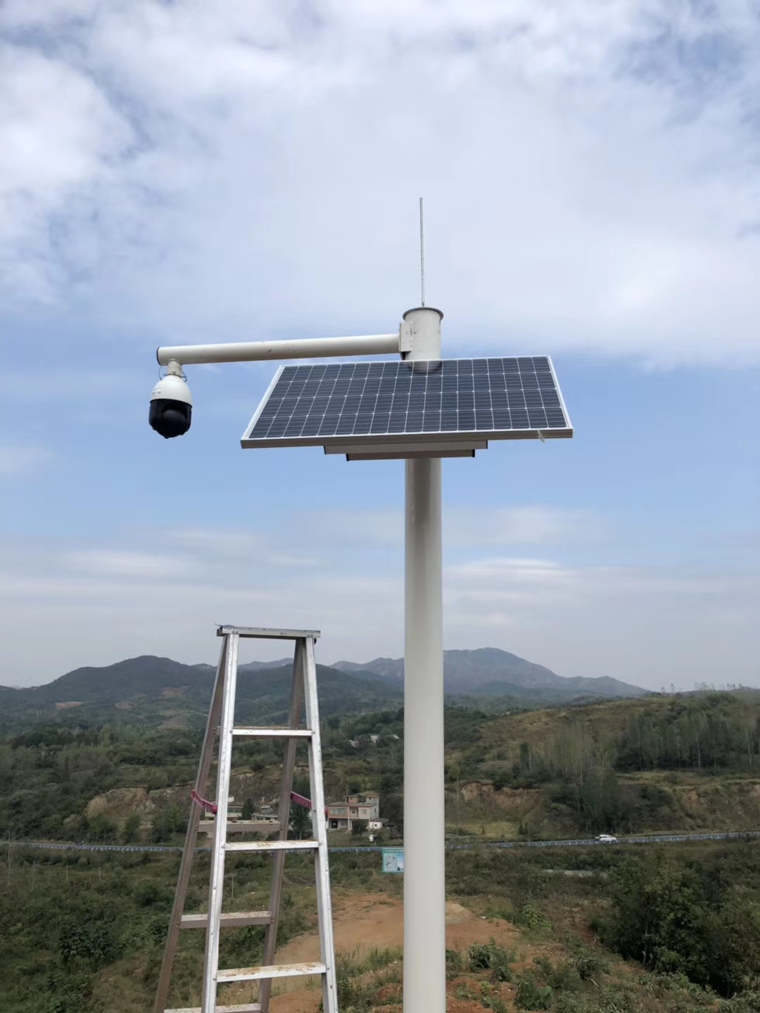 太阳能监控供电系统12V24V锂电池风光互补智慧4G球机