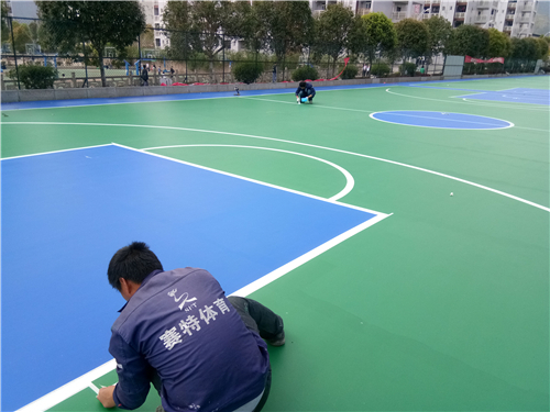 河南硅PU篮球场塑胶面层多少钱？