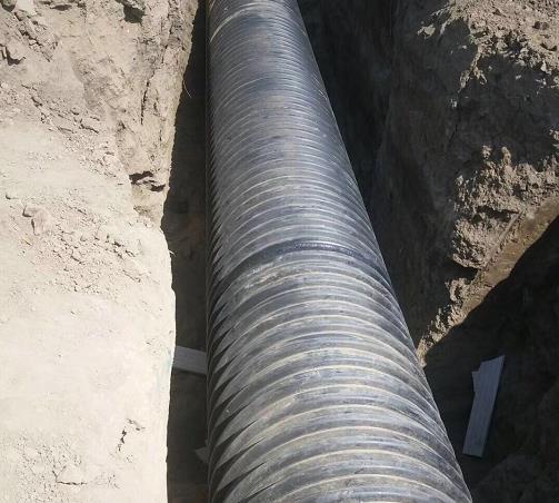 在乌鲁木齐综合管廊建设中，为其供应钢带增强排水管承插口的产品施工现场