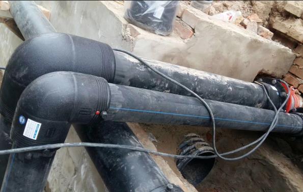 为铜川新区锦绣园供应HDPE给水管上水安装的施工现场