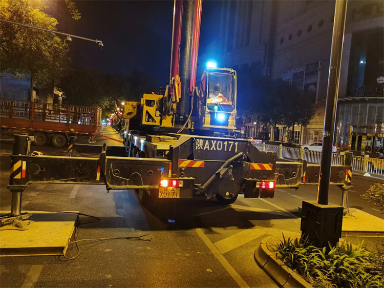 西安汽车吊租赁施工现场