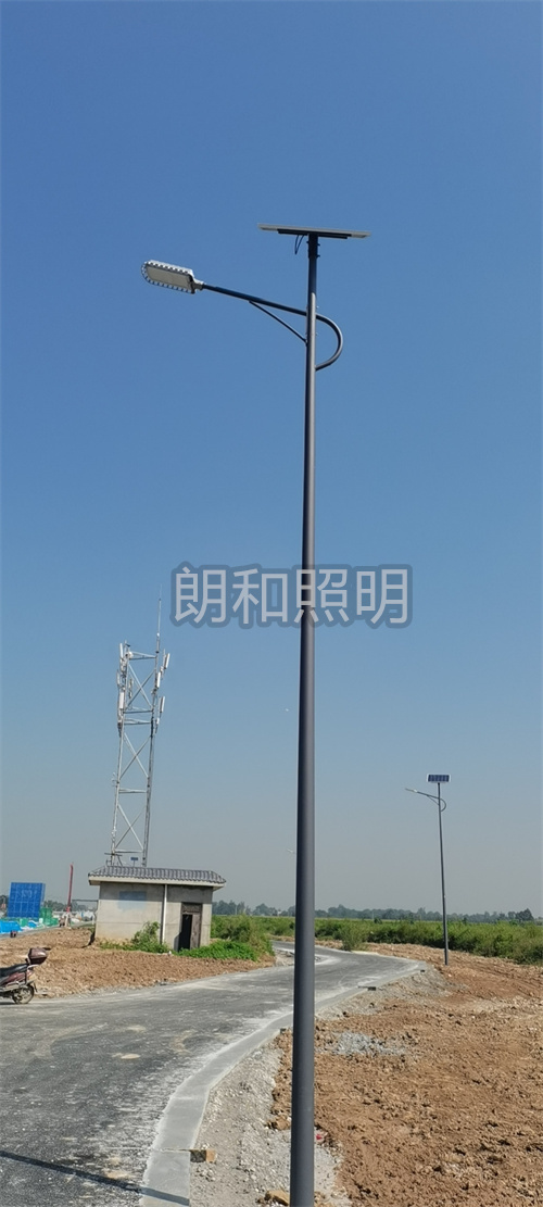 咸阳机场天翼大道8米太阳能路灯亮化工程