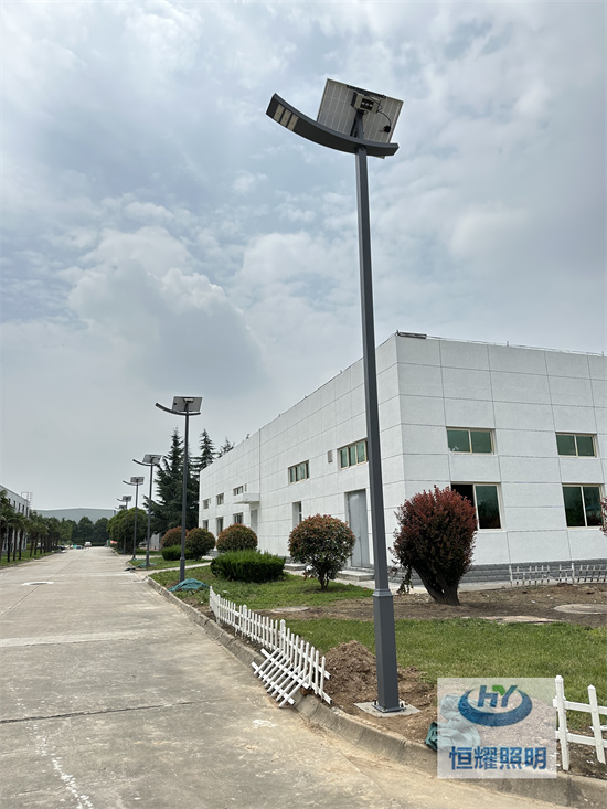 6米定制太阳能路灯，咸阳市厂区安装案例
