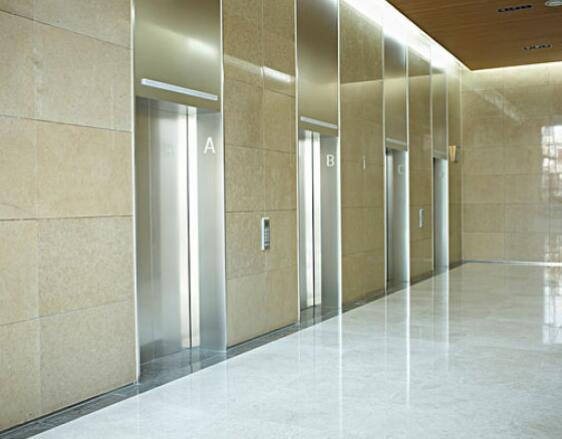  对于安装在居民区的四川乘客电梯应该多久修一次？