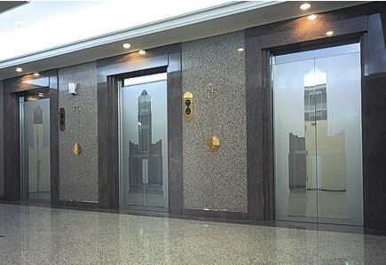 对于安装在居民区的四川乘客电梯应该多久修一次？