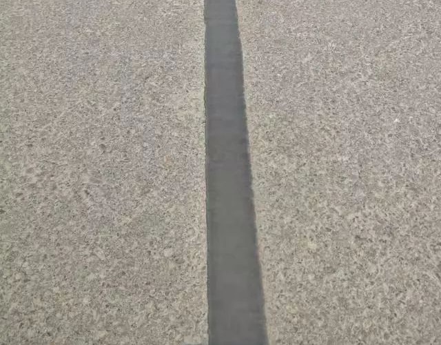 四川市政道路養護工程中采用瀝青路面壓縫條的5個優勢