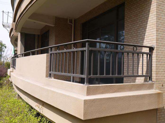  使用在阳台上的成都栏杆应该怎么选？