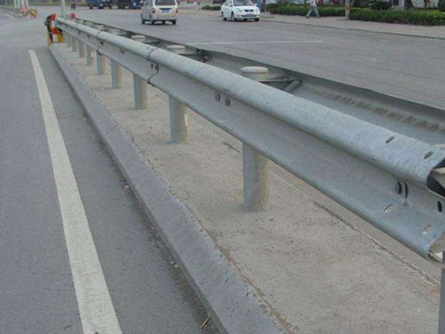 四川高速公路护栏立柱