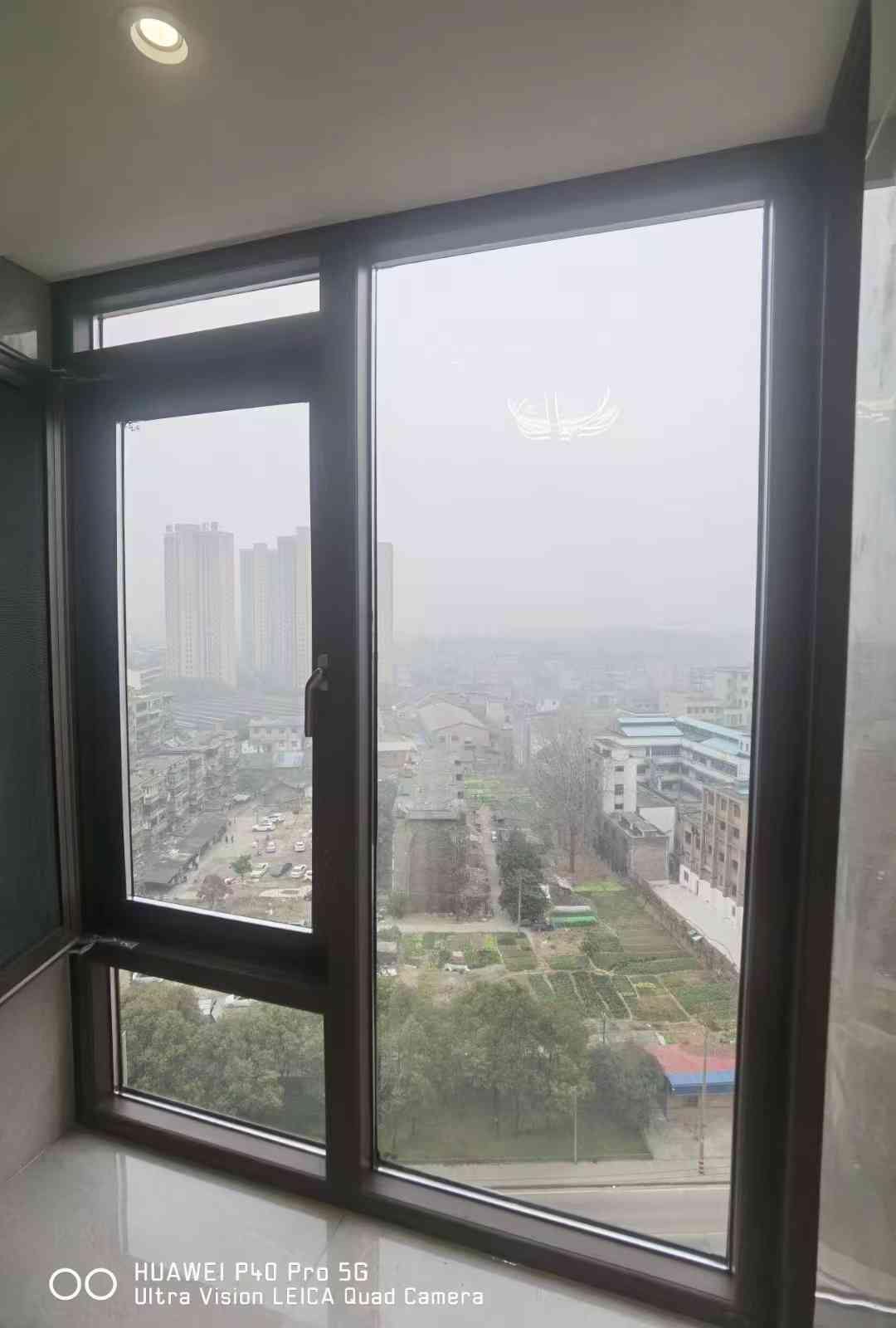 凰轩门窗为荆州之星某业主安装窗户