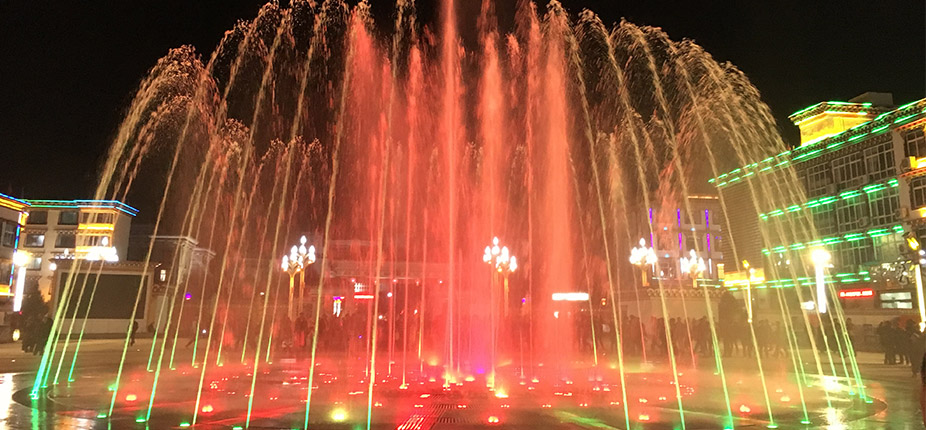 芒康巴渝广场音乐喷泉实景