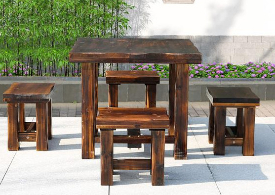 防腐木制作的桌椅