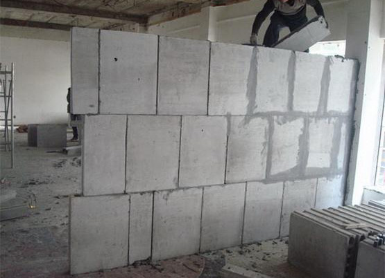 石膏砌塊隔墻施工現場