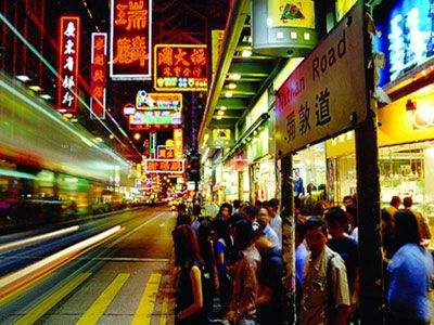 非法示威拖累香港經濟 商家生意勁減樓價持續下滑