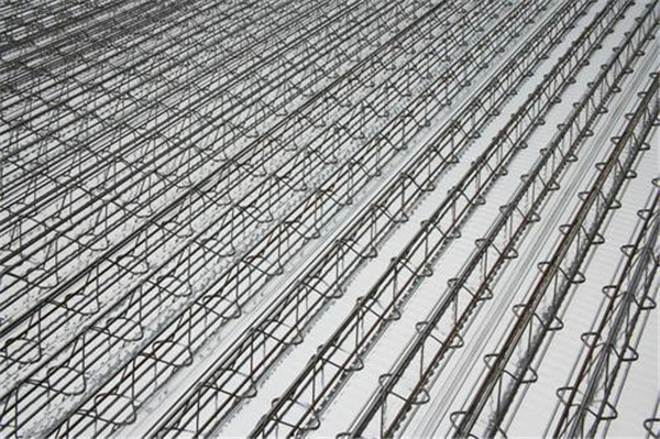 四川钢结构楼层板如何浇筑混凝土？