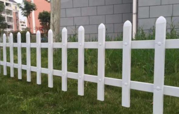 pvc塑鋼草坪護欄概述與安裝方法