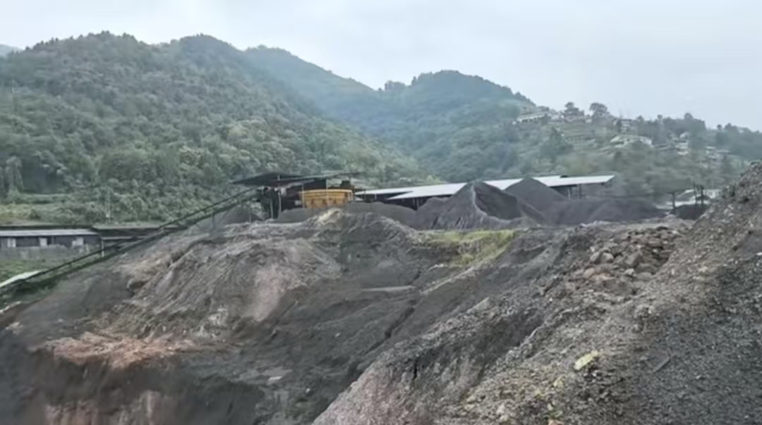 腾宇新创公司技术人员驱车前往项目现场，进行实地考察。