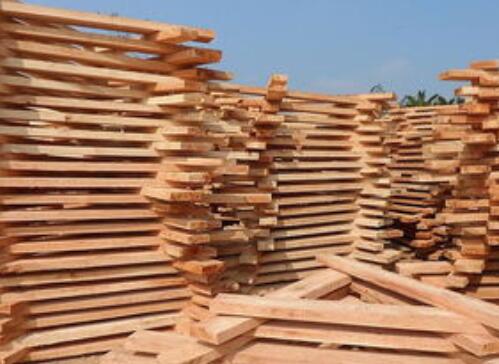 由于木材的使用越来越多 使得我们的方木价格也是在不断的上涨