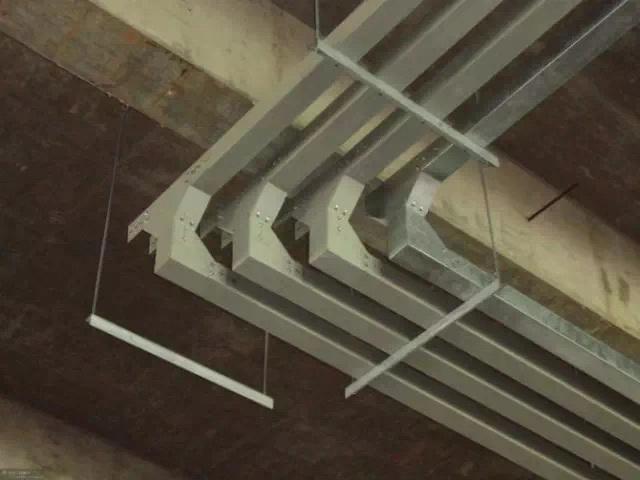成都桥架施工现场安全注意事项