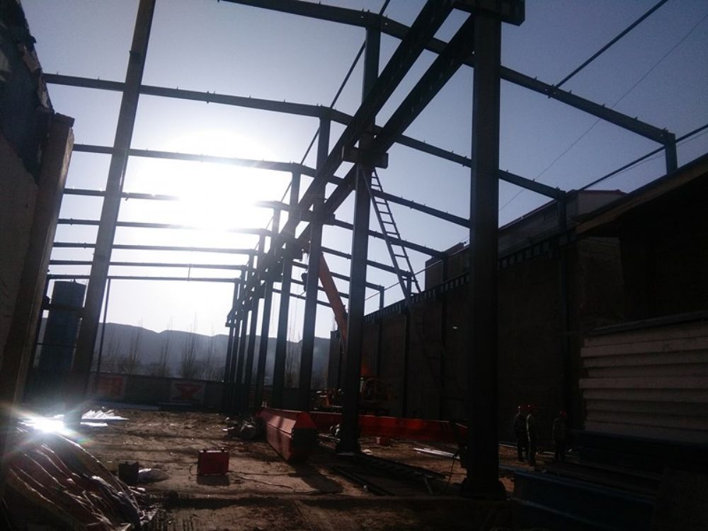 金誉文化传媒夏管营工地钢梁钢柱安装成功