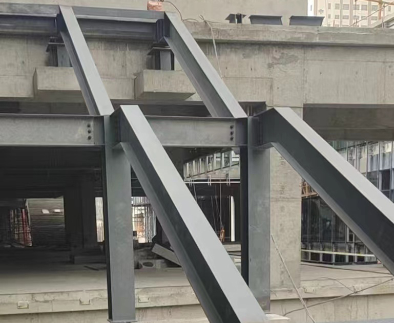 兰州环球中心—钢结构楼梯安装中