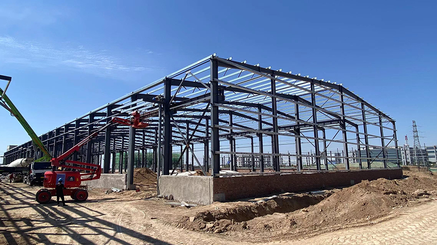 兰州新区年产1000万只塑料包装制品项目钢结构安装完成