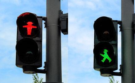 交通信号灯可以提高道路交通安全和道路容量