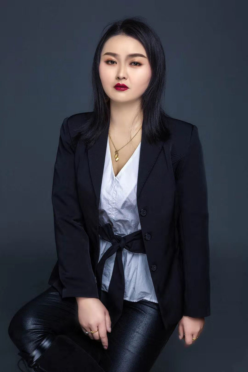 瑞尚化妆**学子尹雯