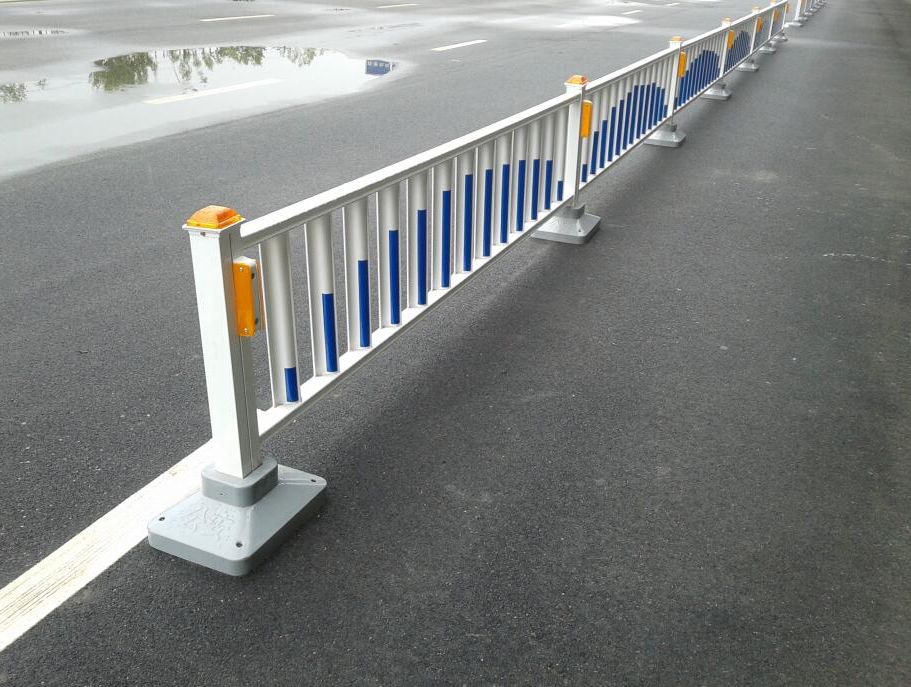 四川钢护栏为您讲解设计道路护栏需要考虑哪些？