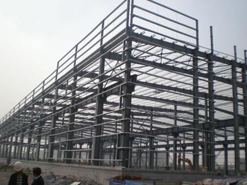 如何选择四川钢结构工程的起吊机？