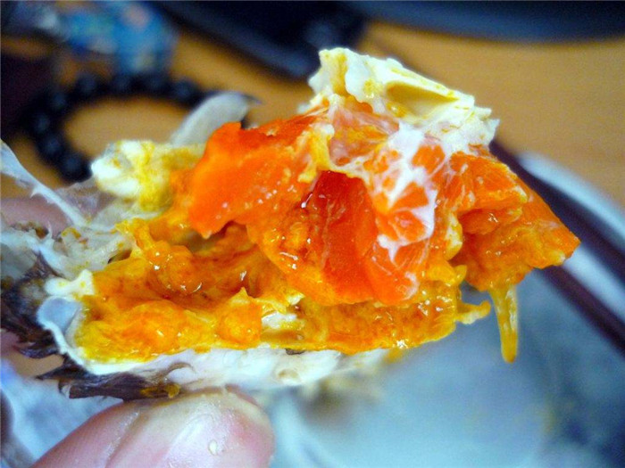 新疆五两红大闸蟹厂家告诉你你大闸蟹是雌的好吃还是雄的好吃?