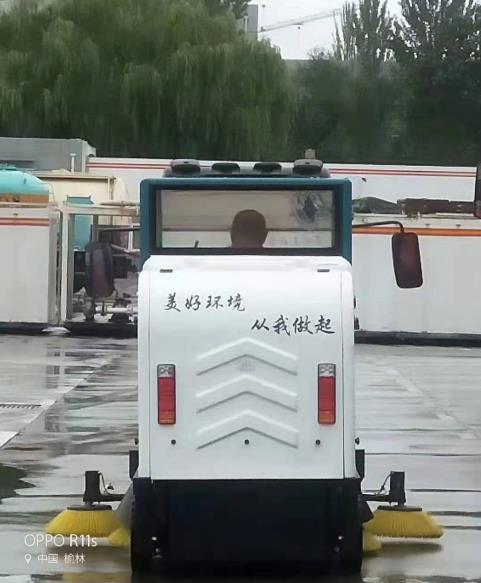 川庆钻探工程使用驾驶式扫地机