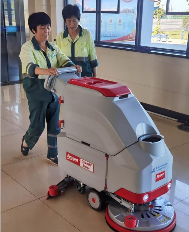 西安沣京高速服务器使用手推自走式洗地机