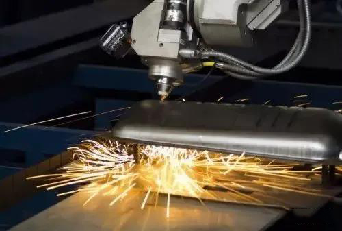 激光切割機可以切割生銹鐵板嗎?