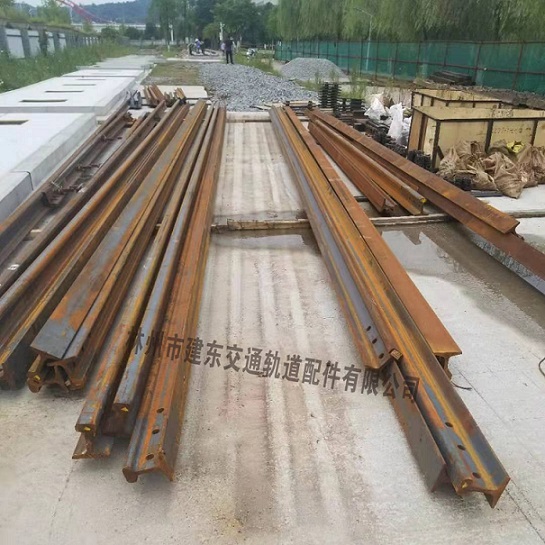我们**一起来了解一下这个铁路道岔的调整规则