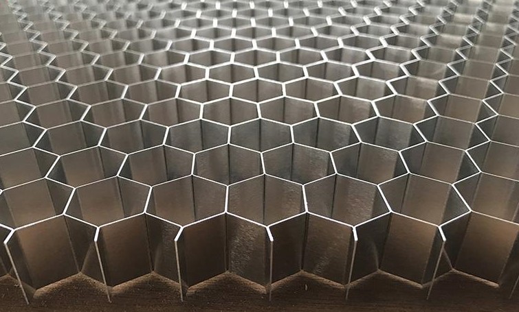 蜂窩鋁板作為熱門的裝飾材料◕◕•☁↟，它的用途是什麼☁◕✘？有哪些優點