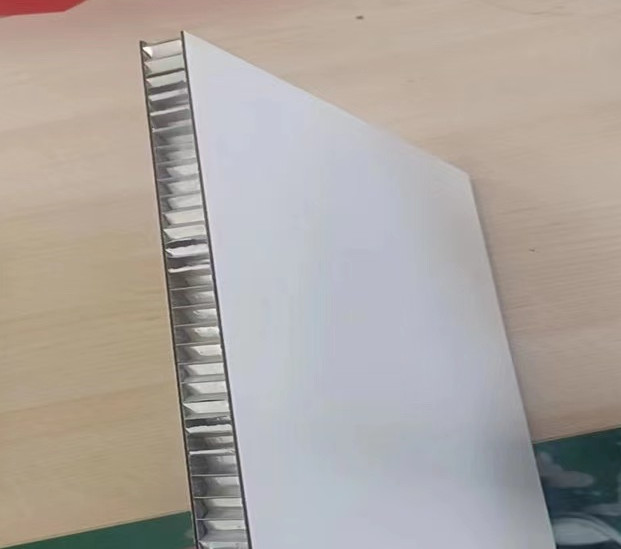 铝蜂窝板特性为什么要用氟碳涂料做为镀层?