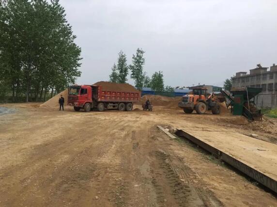 阜南县城管执法局联合王堰镇政府对违规沙石料场进行清理整治?