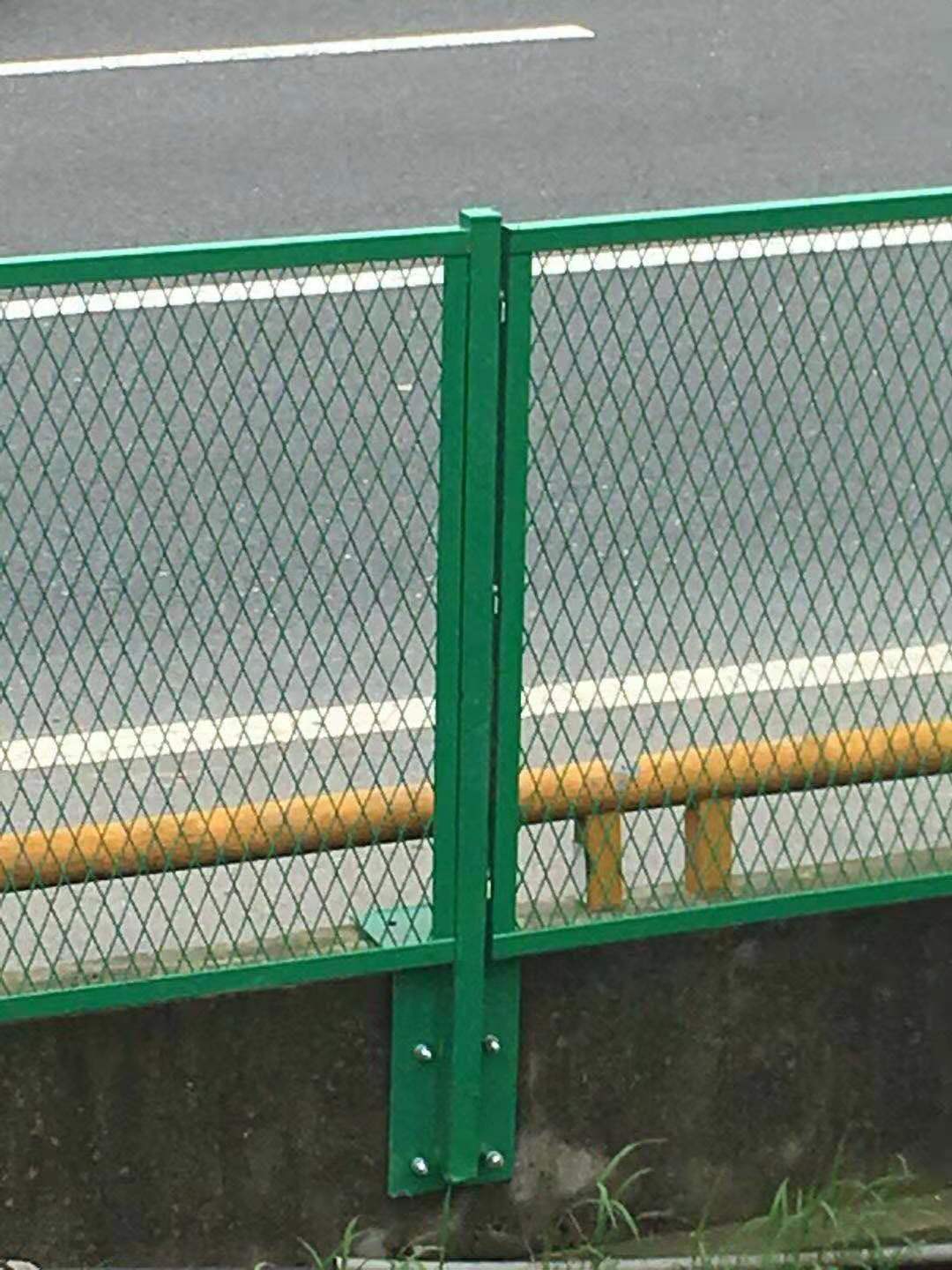四川防护网：成都护栏网批发及钢格板价格一站解析