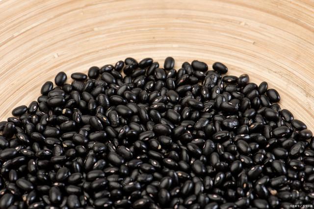 鹰嘴豆和黑豆哪个营养价值更高？