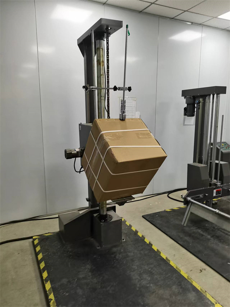 西安諾瓦星云股份有限公司  20公斤紙箱包裝1米高度 三面三棱一角跌落測試！