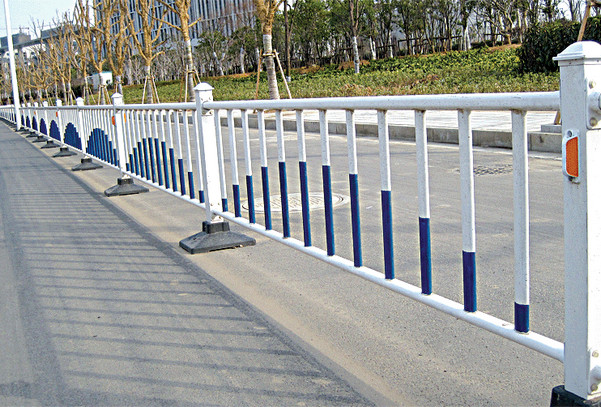 河南栏杆安装中波形的护栏有哪些规范的设置要求呢？