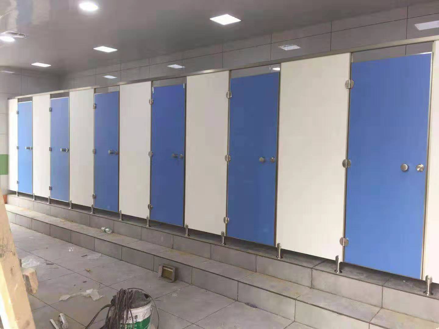 贵州公共洗手间隔断应该如何保养？