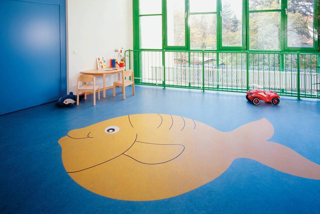 真立信建材邀您了解銀川幼兒園塑膠地板的清潔和保養方法，快來看看吧