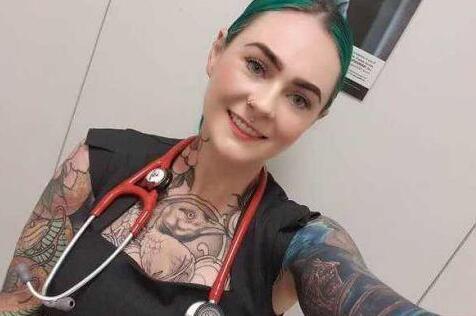 有一位这样的纹身爱好者，是个女医生，直言想挑战医学界的刻板印象