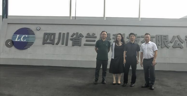 四川蘭晨管業(yè)有限公司、四川省蘭晨科技有限公司與四川四丁新材料科技有限公司喜迎國(guó)家建材中心、成檢公司領(lǐng)導(dǎo)蒞臨指導(dǎo)