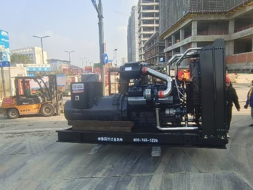 成都市双流区某项目两台700KW康沃机组就位