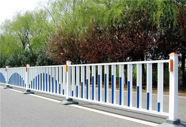 在对郑州护栏进行施工的时候需要注意哪些细节？