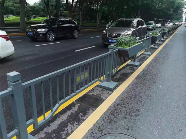道路护栏进行质量检测的三个项目