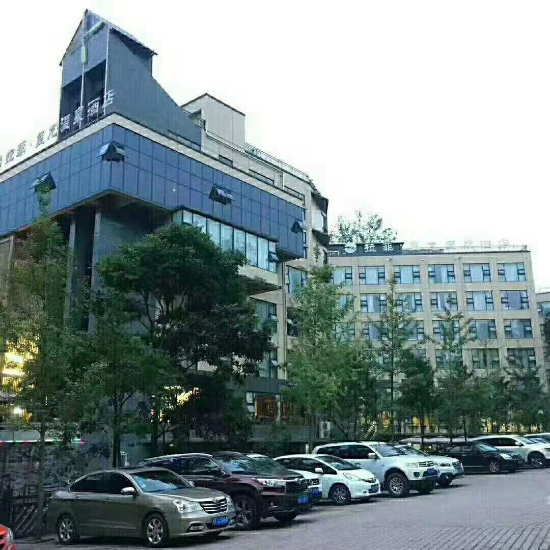 成都拓展训练基地-拉菲玺龙温泉酒店