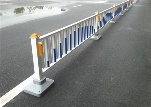 交通护栏的安装能起到哪些防护作用呢？